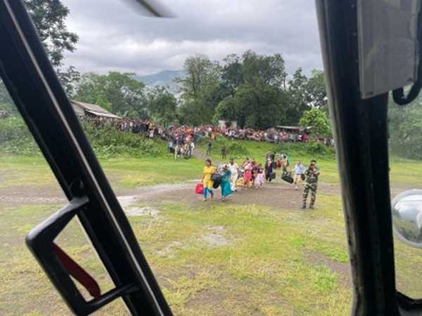 असम : बारिश, भूस्खलन के चलते कई ट्रेनें रद्द असम : बारिश, भूस्खलन के चलते कई ट्रेनें रद्द